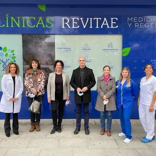 El alcalde de Zafra, junto a parte de su equipo de Gobierno, visita las instalaciones del nuevo centro de Clínicas Revitae